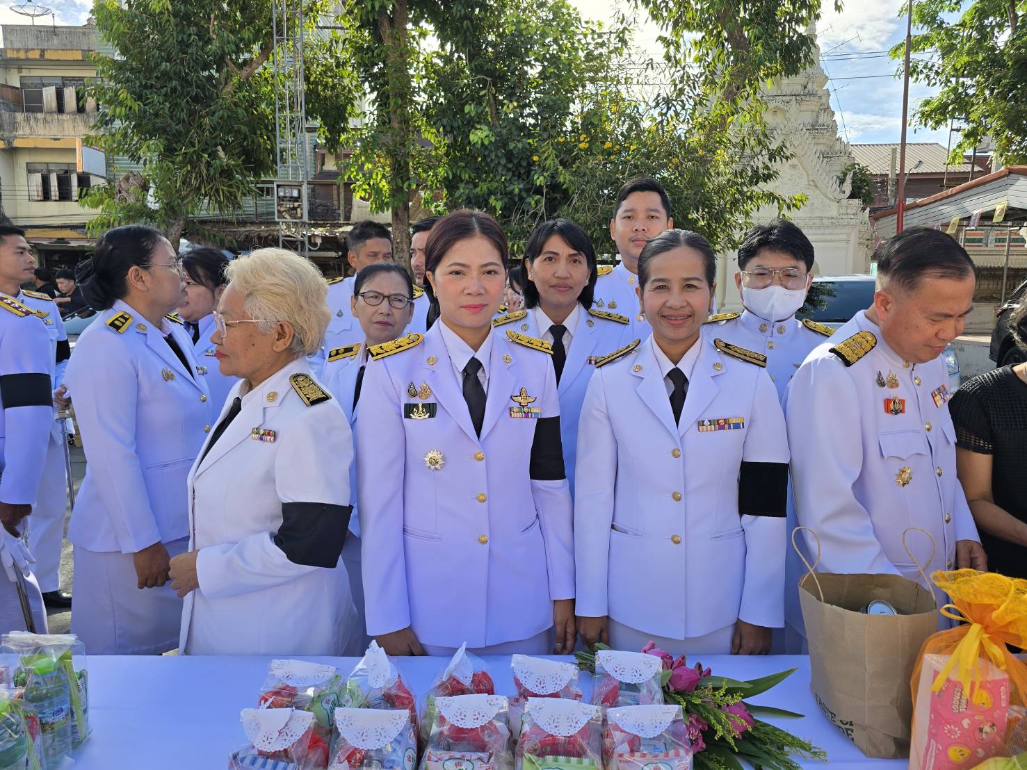 title - ปฏิรูปที่ดินจังหวัดเพชรบุรี พร้อมด้วยเจ้าหน้าที่ส.ป.ก.เพชรบุรี ร่วมพิธีบำเพ็ญกุศลสัตตมวาร (7 วัน) และทำบุญตักบาตร อุทิศถวายพระกุศลแด่ สมเด็จพระเจ้าลูกเธอ เจ้าฟ้าพัชรกิติยาภา นเรนทิราเทพยวดี กรมหลวงราชสาริณีสิริพัชร มหาวัชรราชธิดา